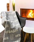 KUSCHELDECKE "Ufbasse/kenn Stress" (mausgrau) - Pfälzer Freiheit