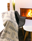 KUSCHELDECKE "Ufbasse/kenn Stress" (mausgrau) - Pfälzer Freiheit