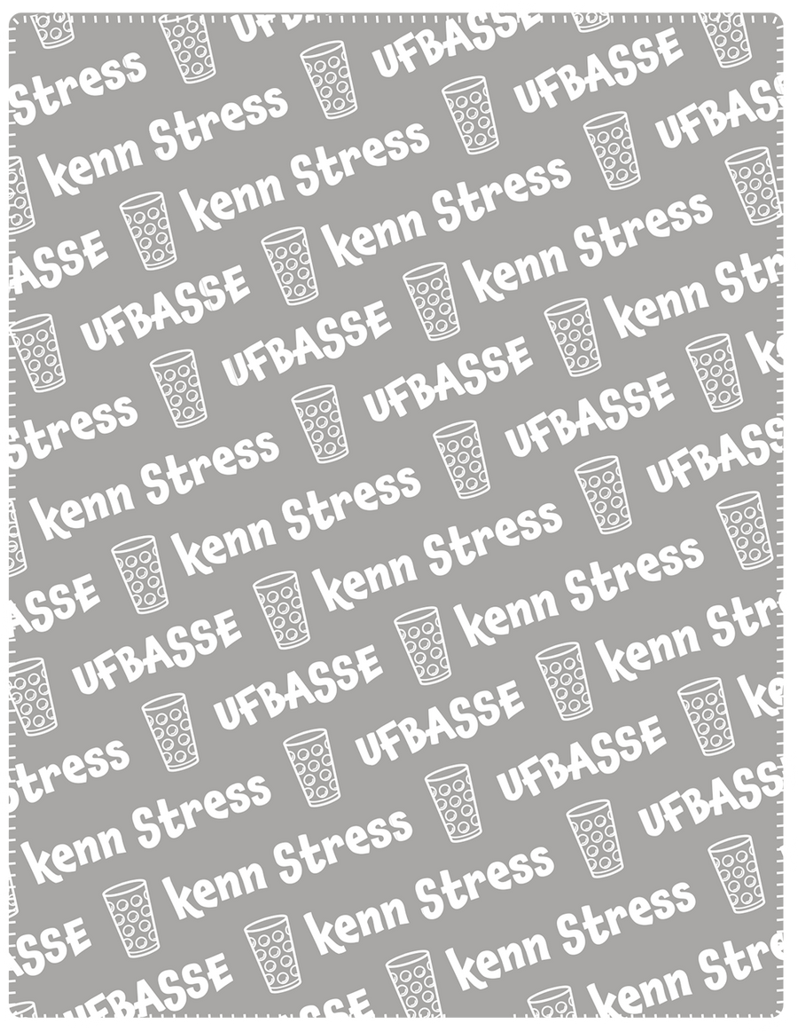 KUSCHELDECKE "Ufbasse/kenn Stress" (mausgrau) - Pfälzer Freiheit